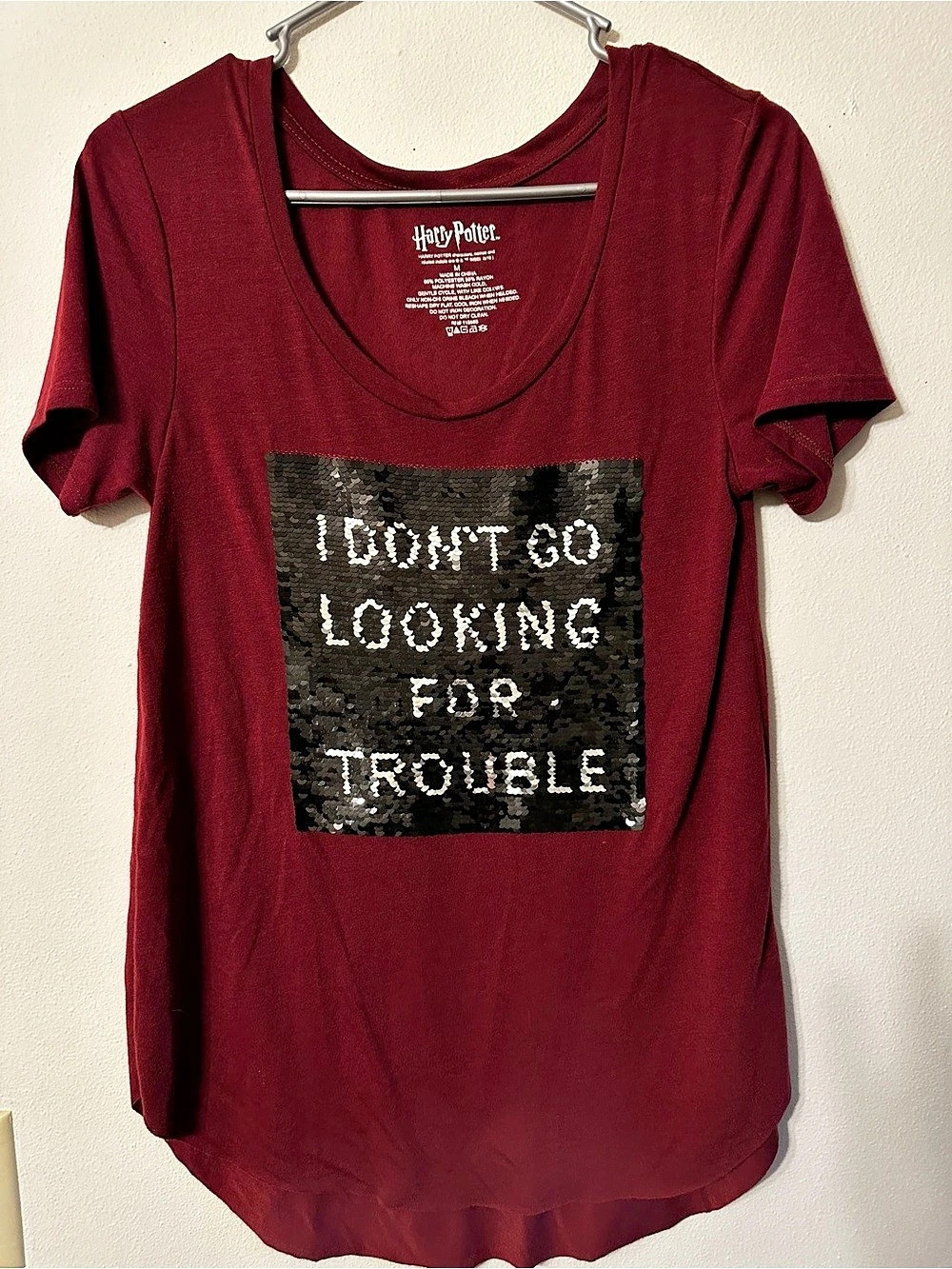 Harry Potter Reversible Sequin Trouble T-Shirt Red & Black Medium
